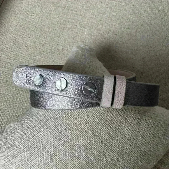 Stella & Dot Signature Engravable Leather Wrap Bracelet - Picture 4 of 11